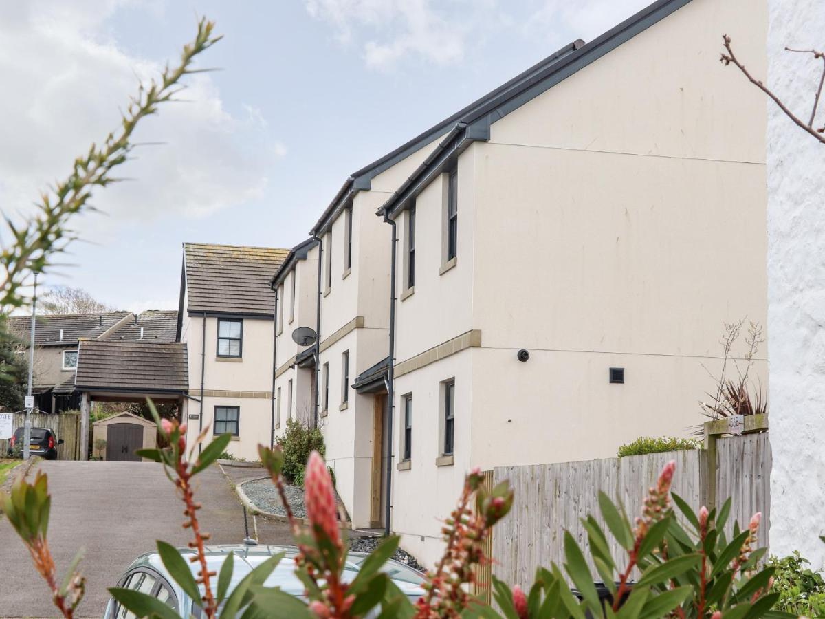 1 Queensway Gardens Hayle Exterior photo